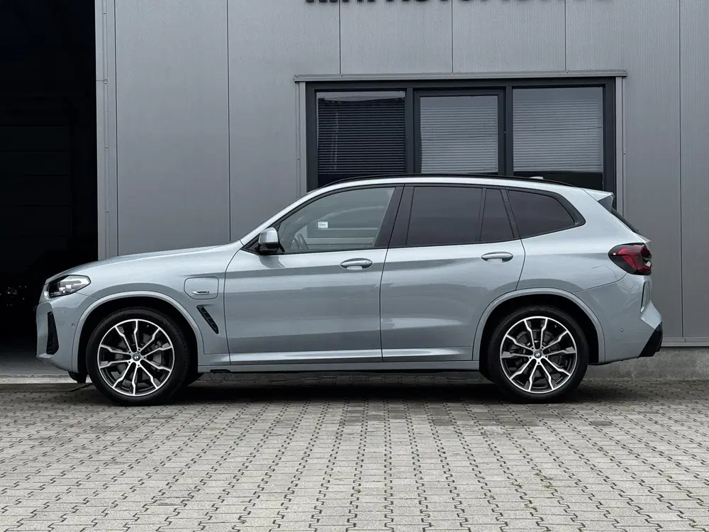 BMW X3 xDrive30e M sport 292 PK uit 2022, foto 2