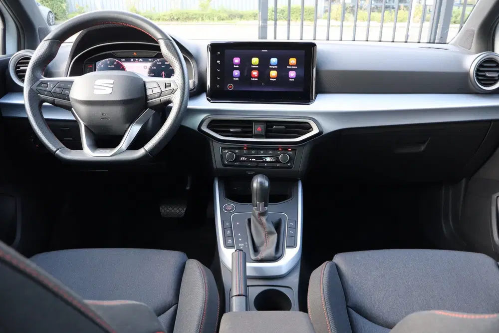 SEAT Arona 1.0 EcoTSI FR Apple carplay uit 2024, foto 11