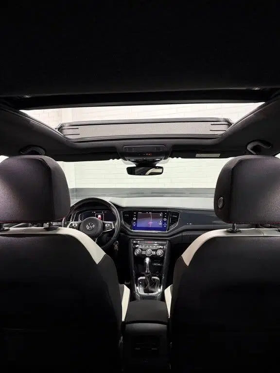 Volkswagen T-Roc 1.5 TSI Sport R-line Panoramadak uit 2019, foto 14