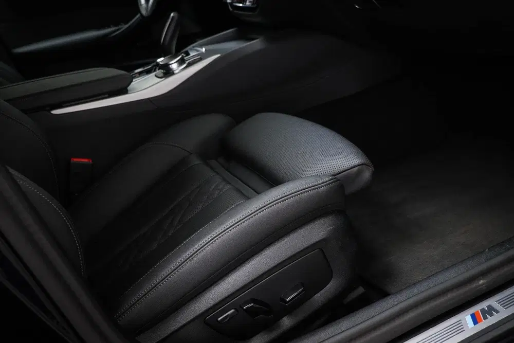 BMW 5-serie 530e xDrive M-Sport uit 2023, foto 11