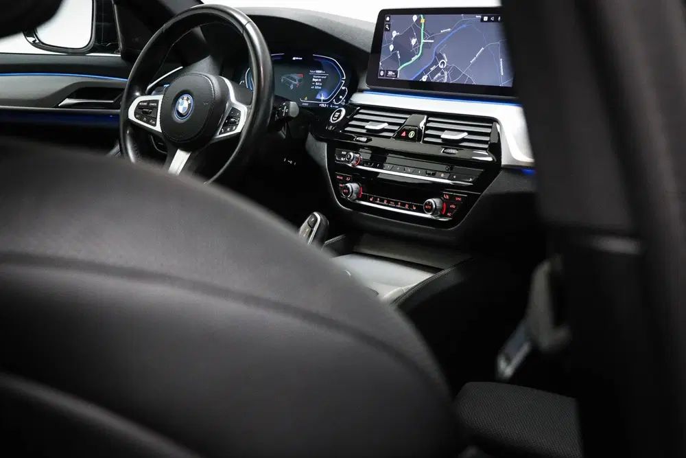 BMW 5-serie 530e xDrive M-Sport uit 2023, foto 13