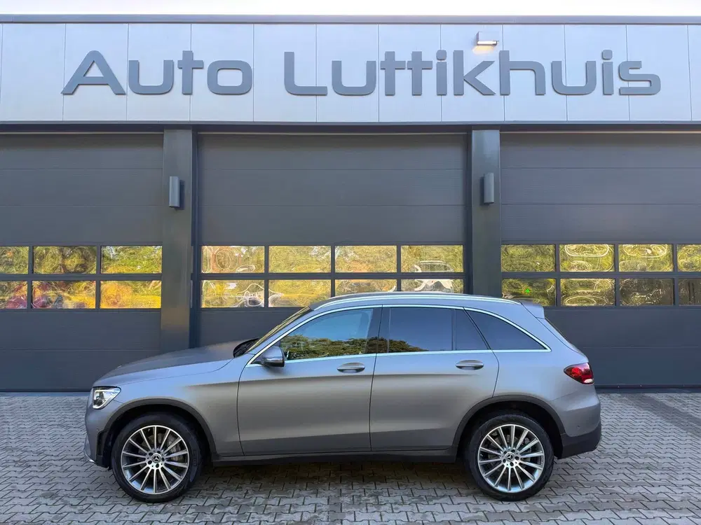 Mercedes-Benz GLC 300de 4MATIC AMG Trekhaak Plug in H uit 2020, foto 3