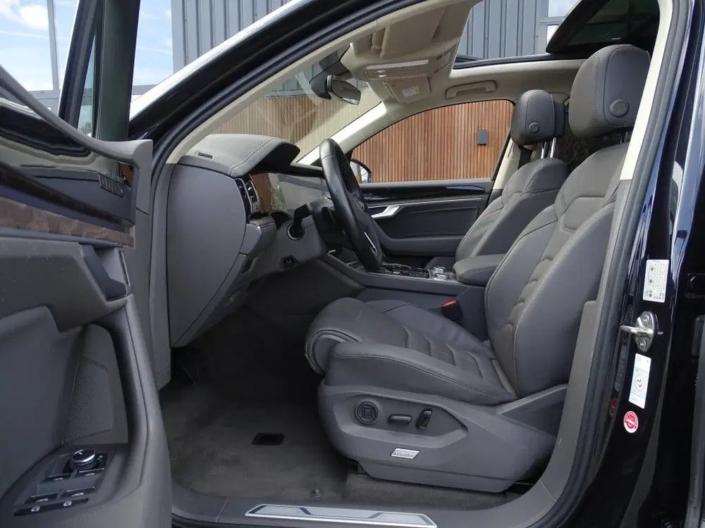 Volkswagen Touareg 3.0 TSI e-Hybrid 381PK uit 2020, foto 13
