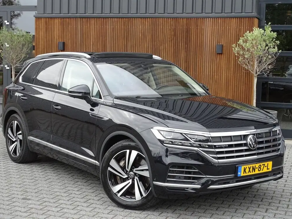 Volkswagen Touareg 3.0 TSI e-Hybrid 381PK uit 2020, foto 2