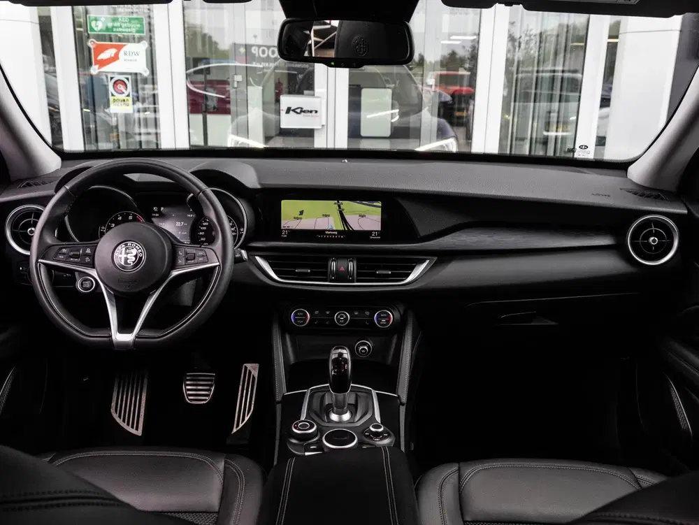 Alfa Romeo Stelvio 2.0 T AWD B-Tech Q4 uit 2020, foto 2