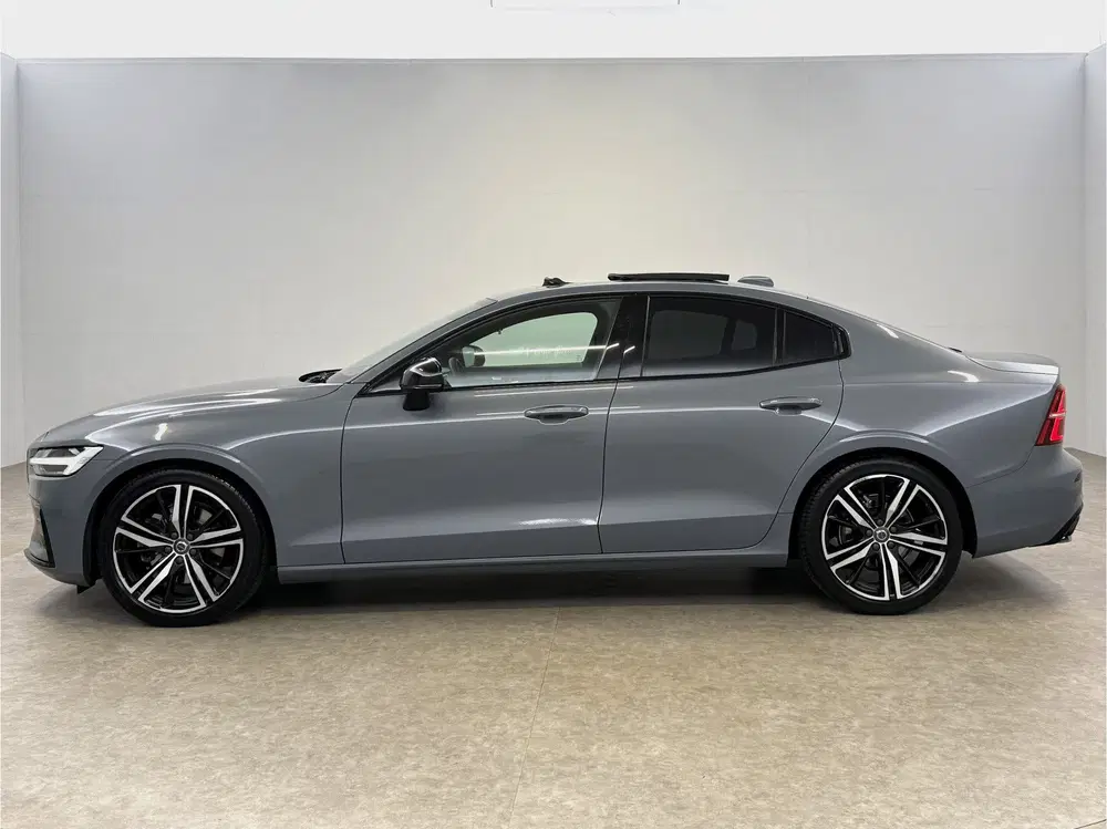 Volvo S60 2.0 B4 R-Design Black Optic uit 2022, foto 11