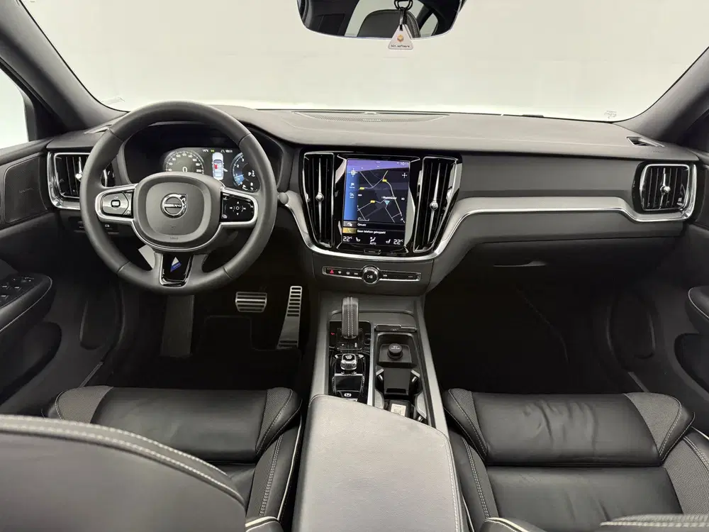 Volvo S60 2.0 B4 R-Design Black Optic uit 2022, foto 2
