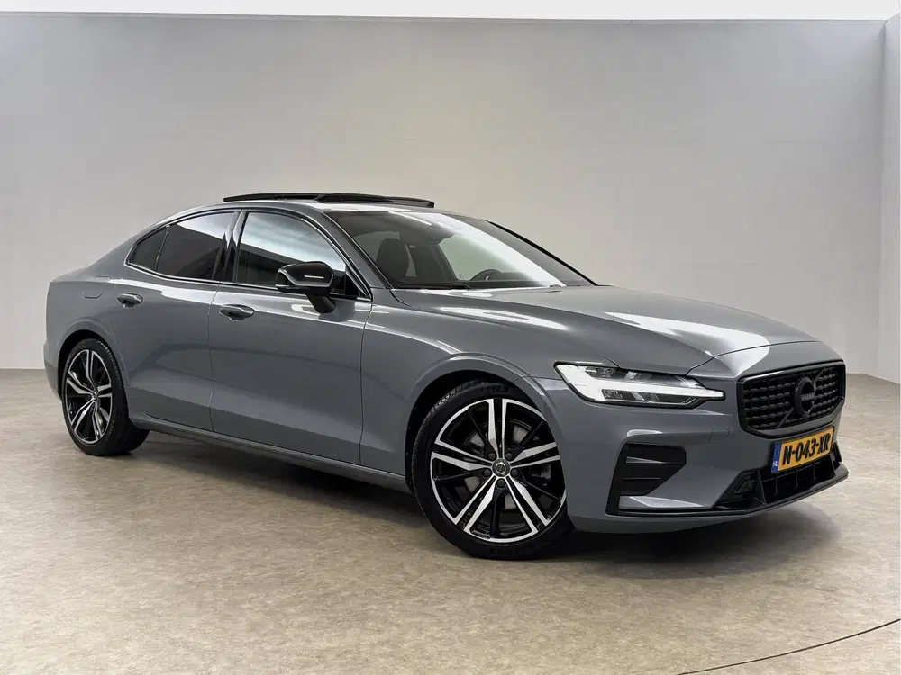 Volvo S60 2.0 B4 R-Design Black Optic uit 2022, foto 6