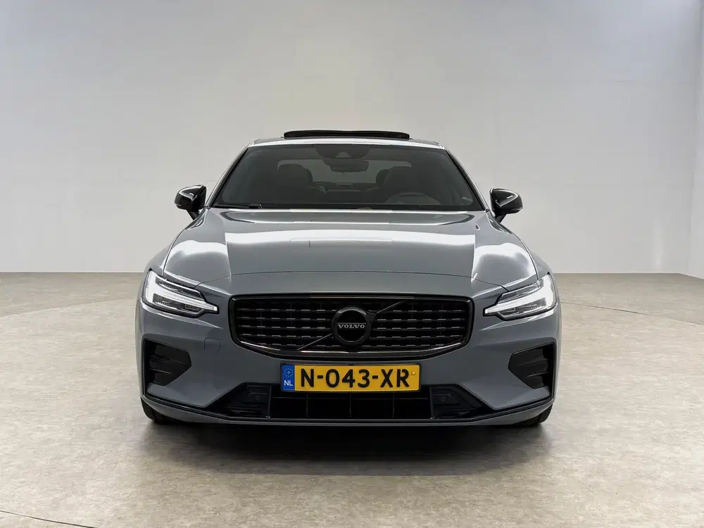 Volvo S60 2.0 B4 R-Design Black Optic uit 2022, foto 8