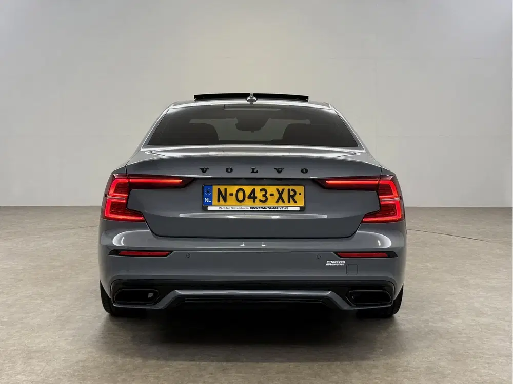 Volvo S60 2.0 B4 R-Design Black Optic uit 2022, foto 9