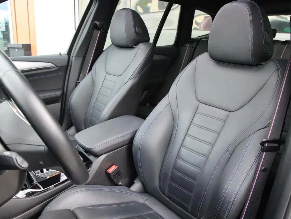BMW iX3 High Executive 80 kWh M-sport uit 2024, foto 5