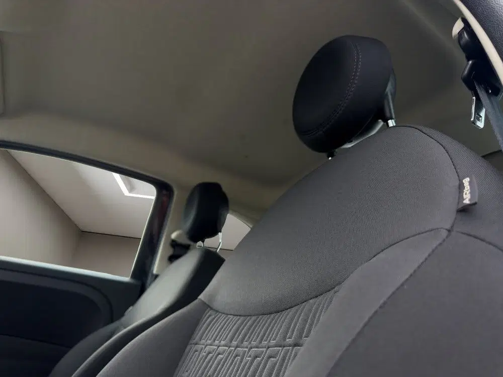 Fiat 500 1.0 Hybrid Club 2023 ZWART uit 2023, foto 3
