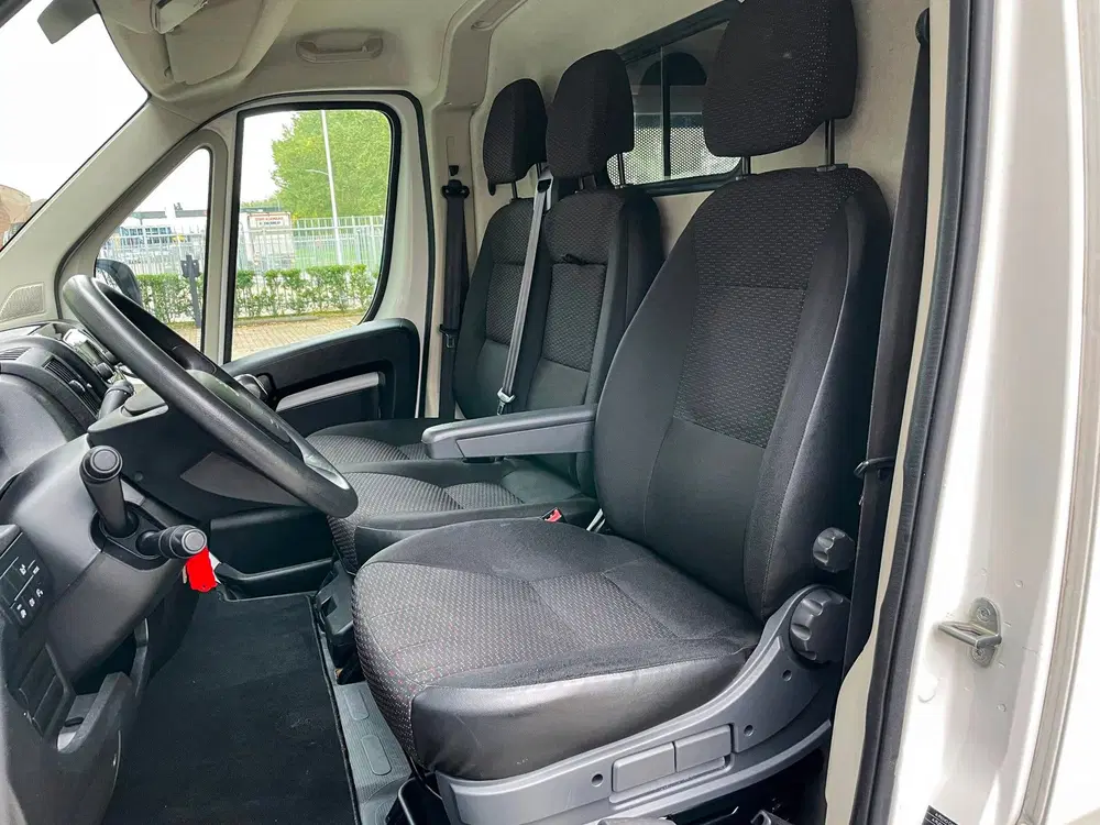 Peugeot Boxer L2H2 2.2 HDI 120 pk uit 2020, foto 2