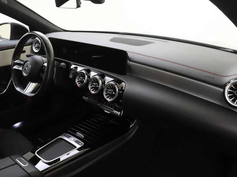 Mercedes-Benz CLA 250 e AMG Line Facelift uit 2024, foto 4