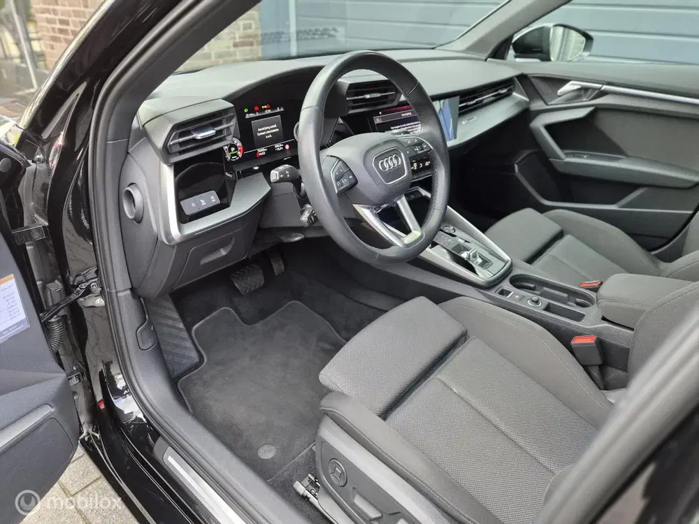 Audi A3 35 TFSI S-Edition uit 2021, foto 14