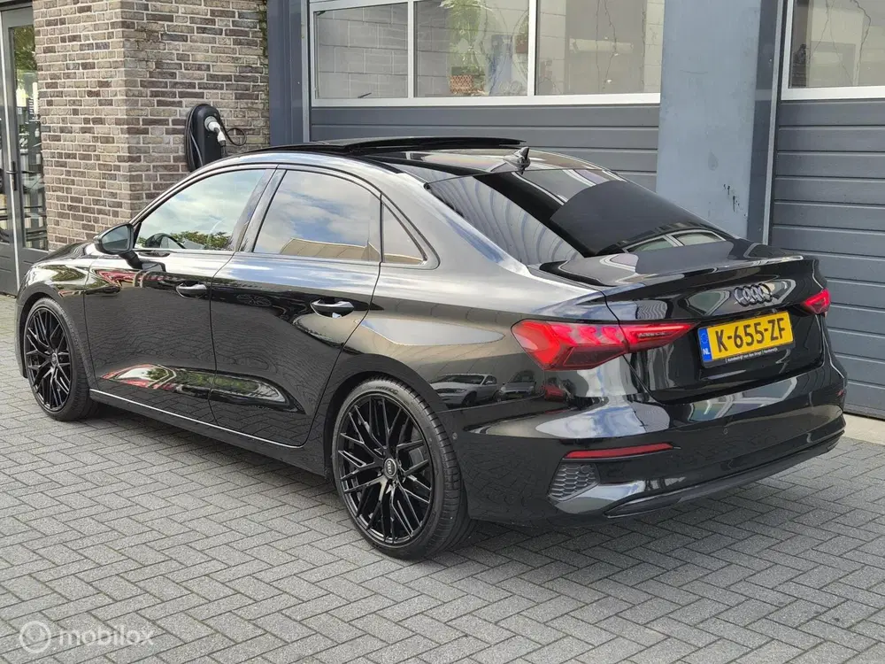 Audi A3 35 TFSI S-Edition uit 2021, foto 3