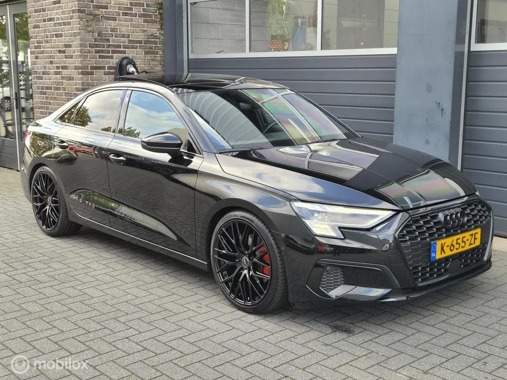 Audi A3 35 TFSI S-Edition uit 2021, foto 4