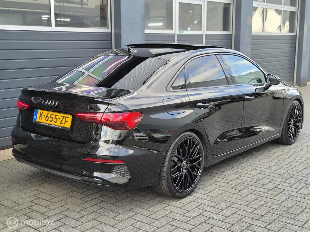 Audi A3 35 TFSI S-Edition uit 2021, foto 6