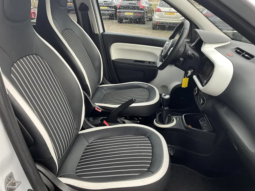 Renault Twingo 1.0 SCe Intens uit 2020, foto 12