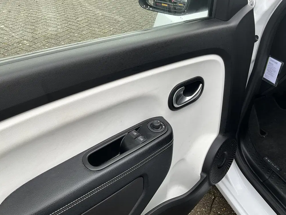Renault Twingo 1.0 SCe Intens uit 2020, foto 8
