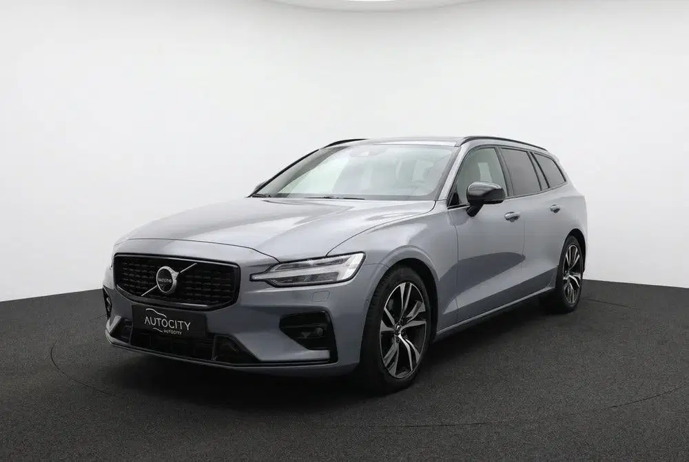 Volvo V60 B4 MHEV Ultimate Dark 197PK Pano l Harman uit 2024