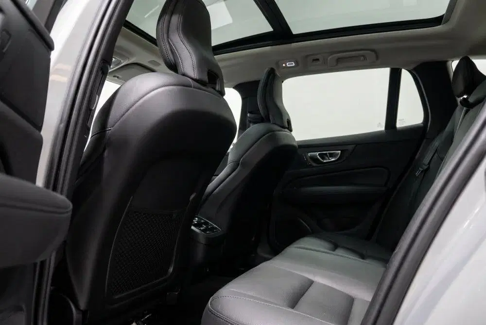 Volvo V60 B4 MHEV Ultimate Dark 197PK Pano l Harman uit 2024, foto 10