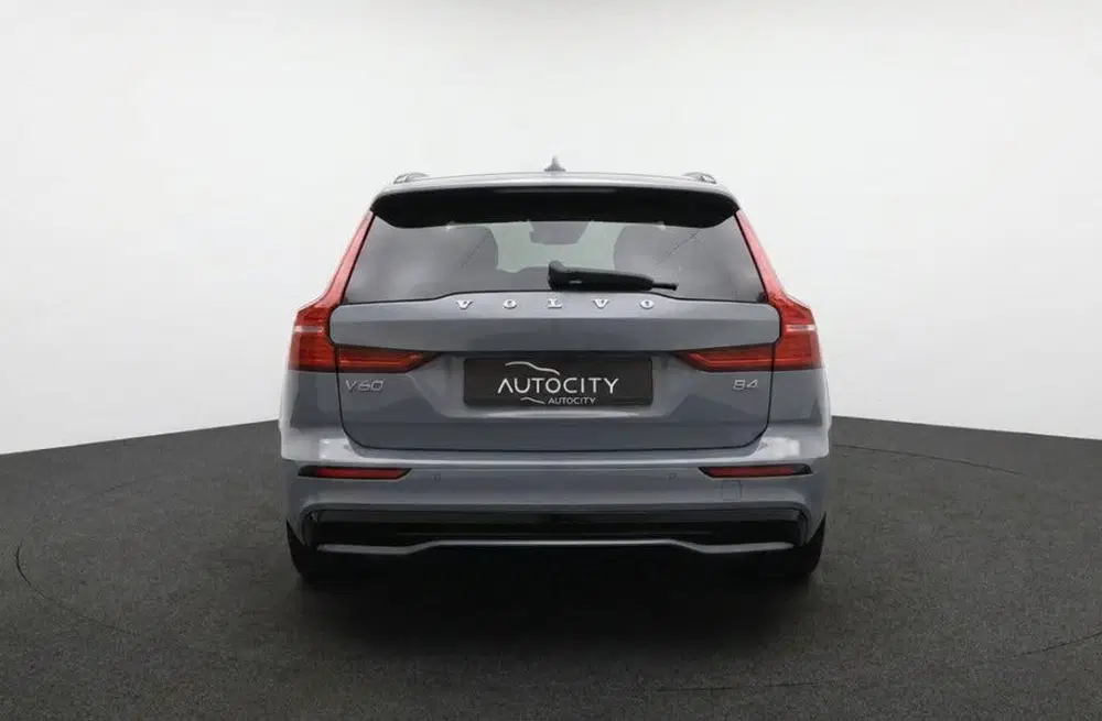 Volvo V60 B4 MHEV Ultimate Dark 197PK Pano l Harman uit 2024, foto 4