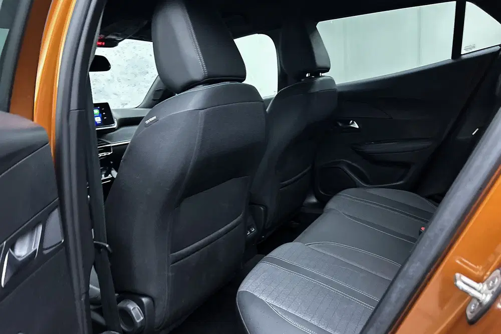 Peugeot 2008 1.2 PureTech 130 Allur uit 2023, foto 13