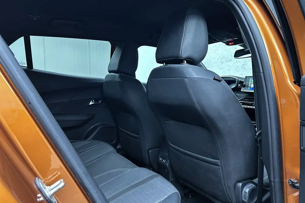 Peugeot 2008 1.2 PureTech 130 Allur uit 2023, foto 15