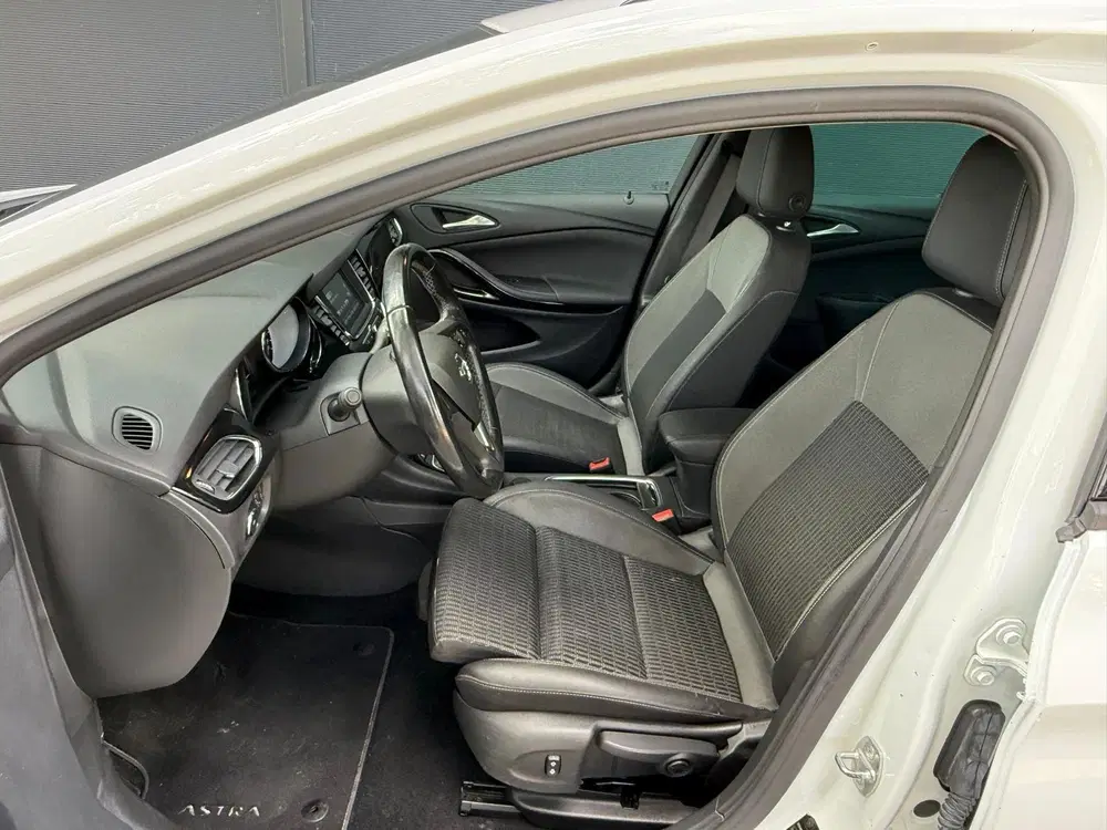 Opel Astra 1.2 Design uit 2022, foto 10