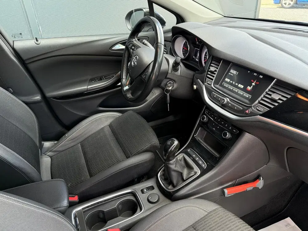 Opel Astra 1.2 Design uit 2022, foto 12