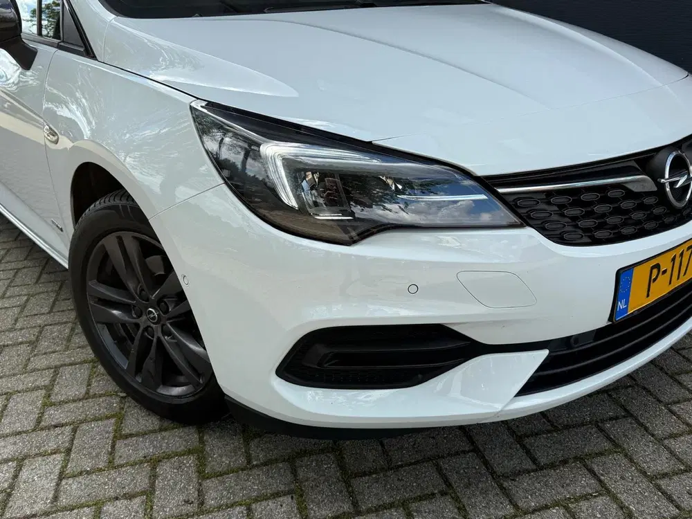 Opel Astra 1.2 Design uit 2022, foto 2