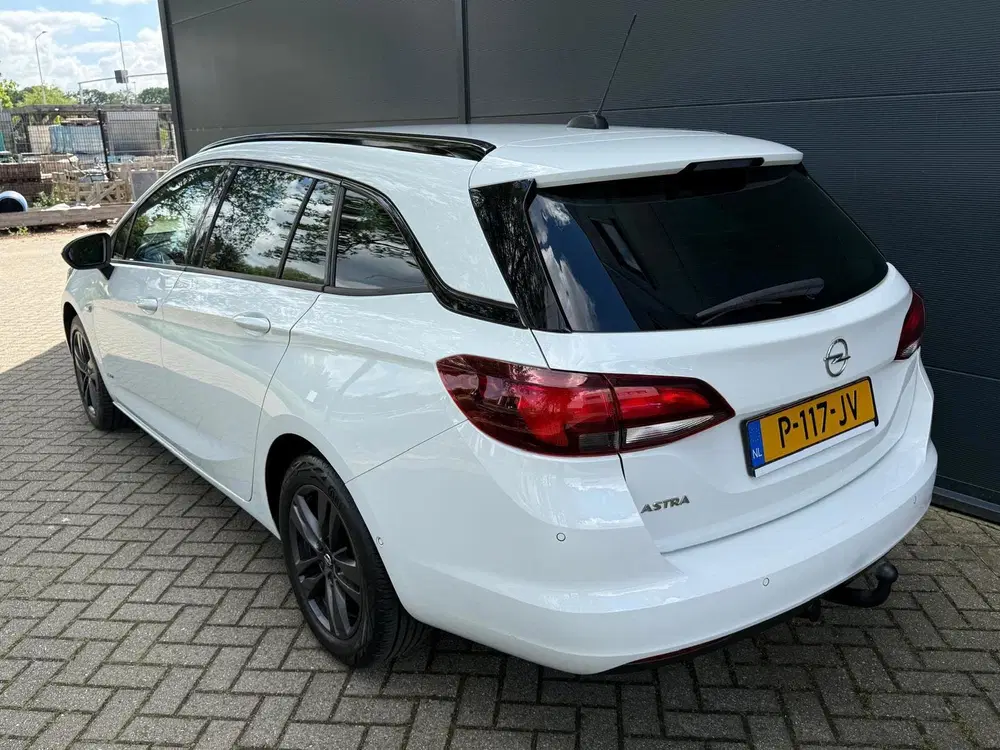 Opel Astra 1.2 Design uit 2022, foto 4