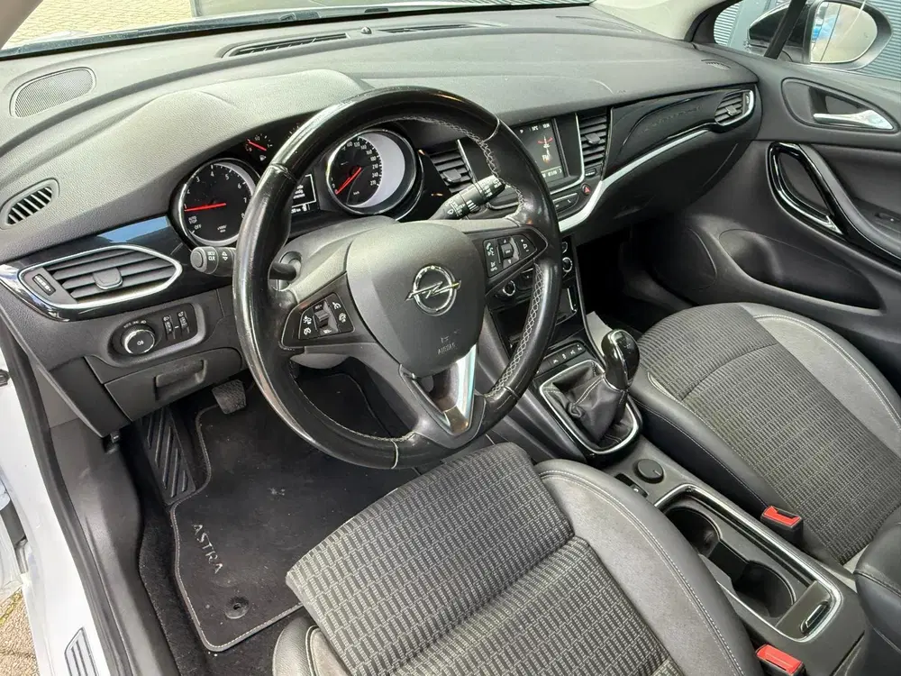 Opel Astra 1.2 Design uit 2022, foto 9