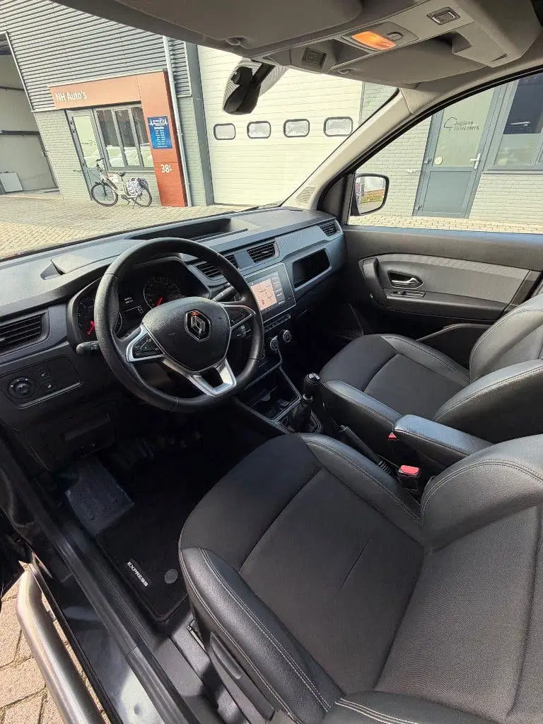 Renault Express Express 1.5 Blue dCi 2021 Zwart 38630KM uit 2021, foto 8