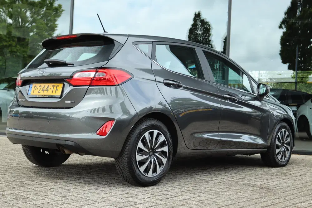 Ford Fiesta 1.0 ECOBOOST AUT. HYBRID TITANIUM uit 2022, foto 2