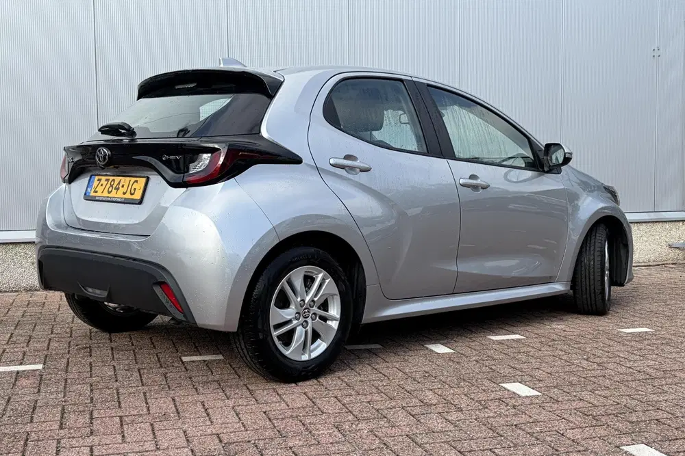 Toyota Yaris 1.5 Hybrid 115 Active Camera uit 2024, foto 2