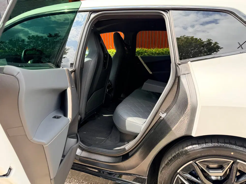 BMW iX XDrive50 uit 2023, foto 11