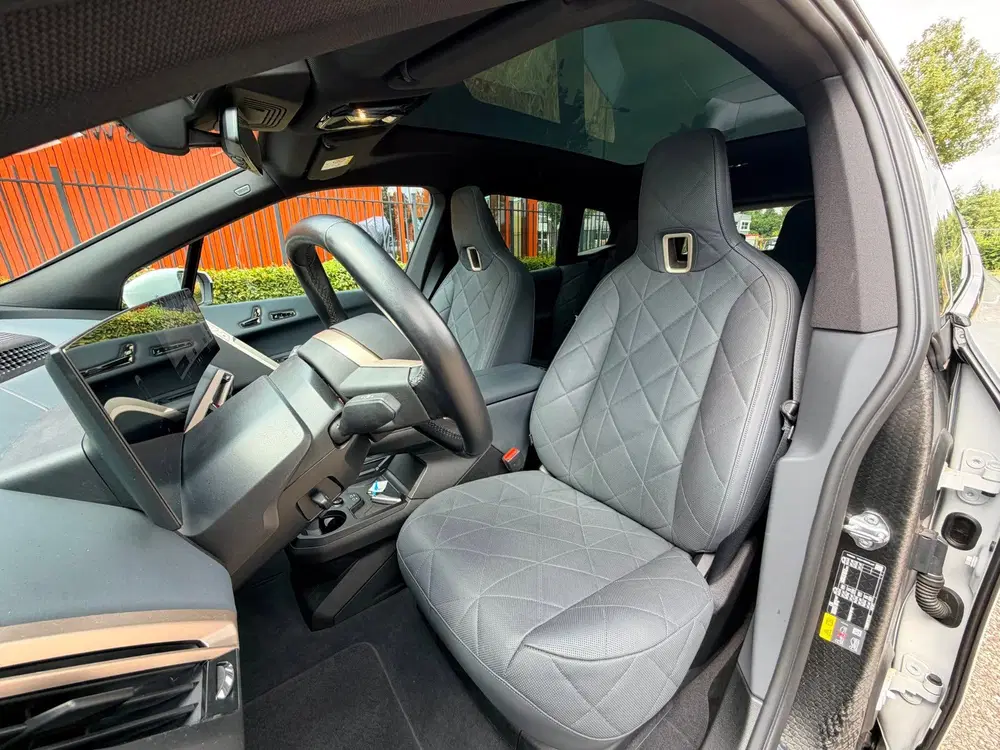 BMW iX XDrive50 uit 2023, foto 3