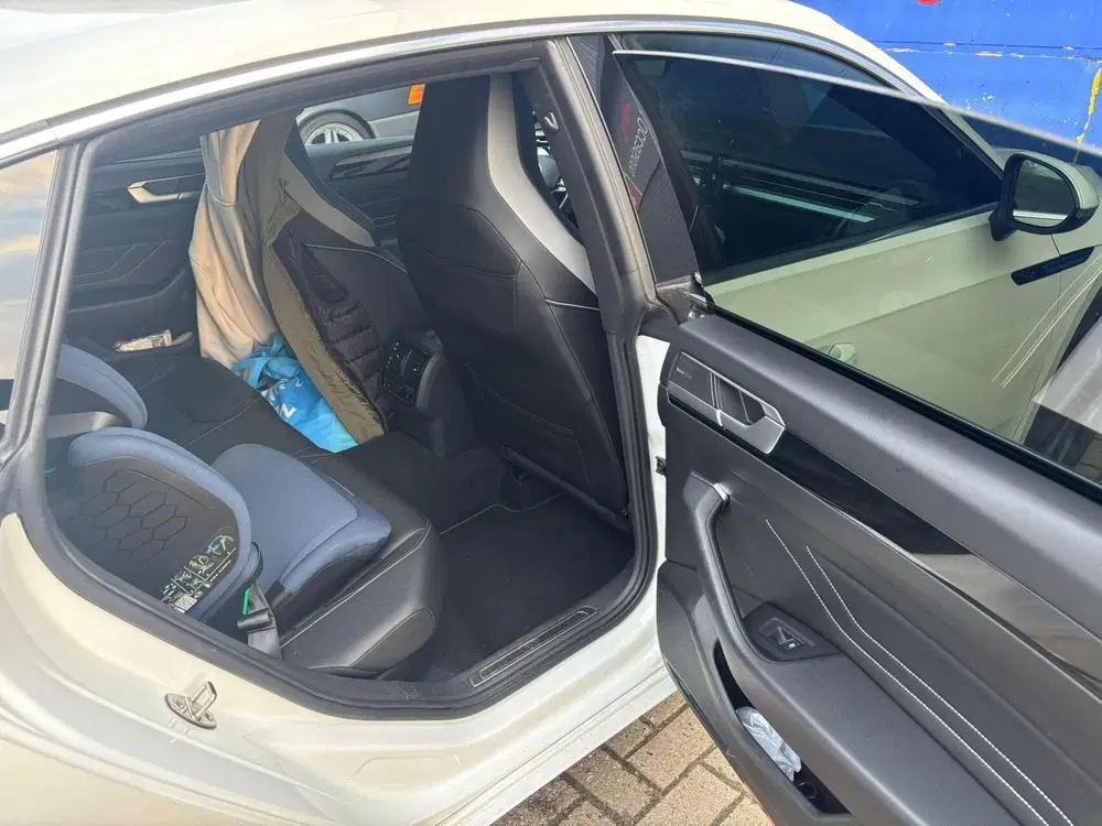 Volkswagen Arteon 2.0 TDI R-Line Business uit 2021, foto 12