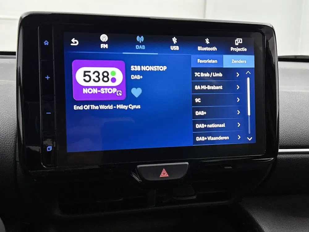 Toyota Yaris Cross 1.5 Hybrid First Edition uit 2022, foto 10
