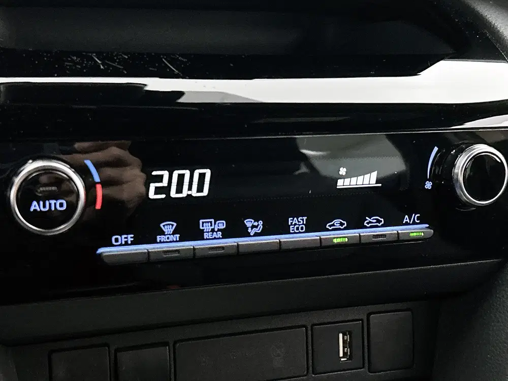 Toyota Yaris Cross 1.5 Hybrid First Edition uit 2022, foto 11