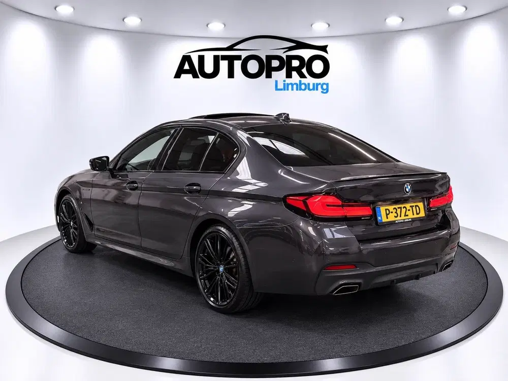 BMW 5-serie 545e xDrive M-sport Business Edition Plus uit 2022, foto 2