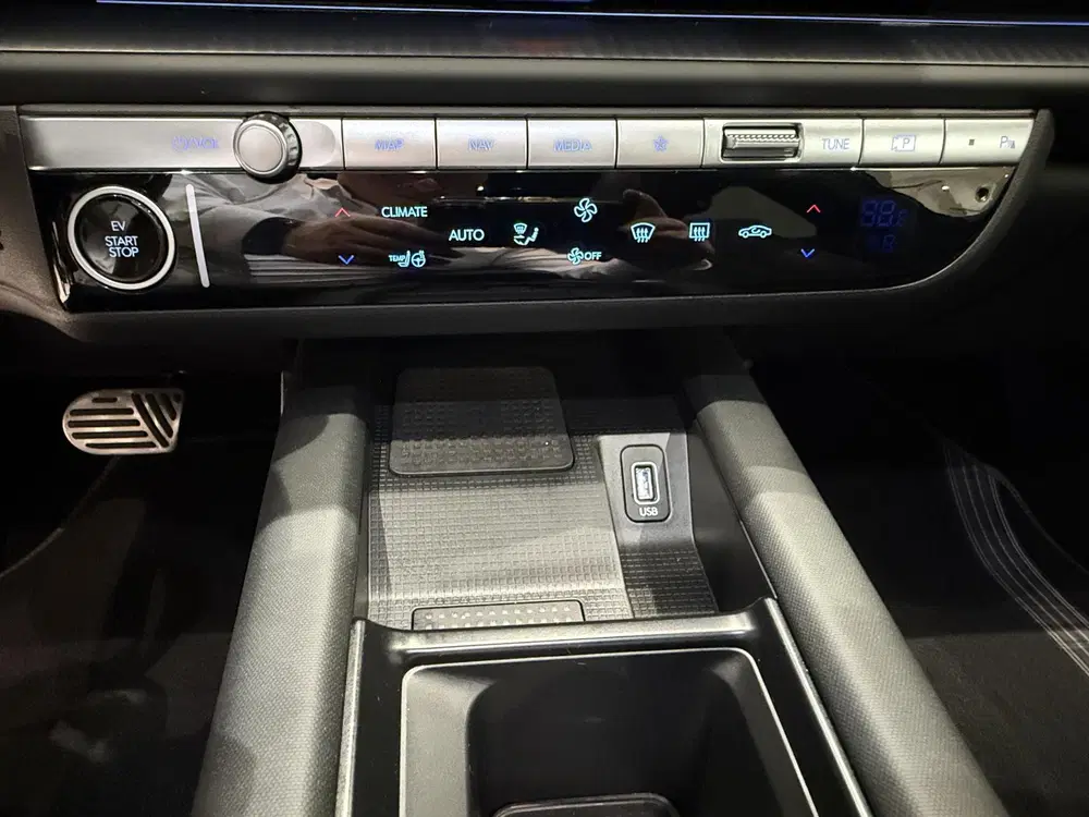 Hyundai IONIQ First Edition AWD 77.4 kWh SOH 96% uit 2023, foto 13