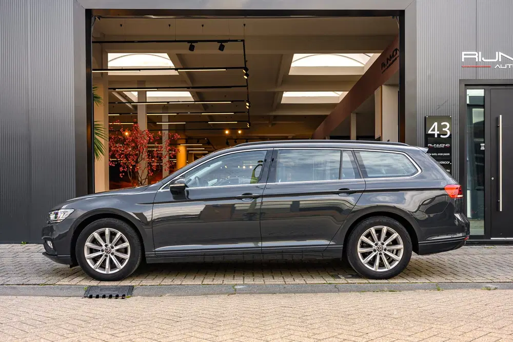 Volkswagen Passat 1.5 TSI Business Plus Pro uit 2020, foto 2