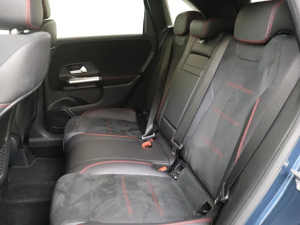 Mercedes-Benz B-Klasse 180 Business Solution AMG uit 2019, foto 13
