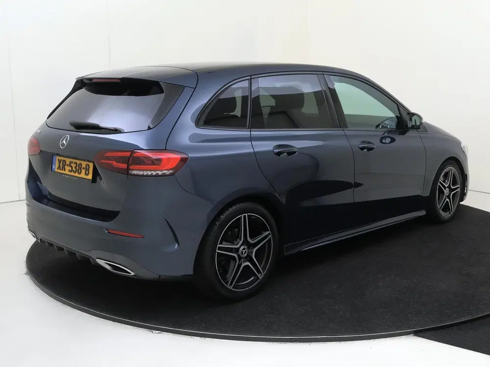Mercedes-Benz B-Klasse 180 Business Solution AMG uit 2019, foto 2