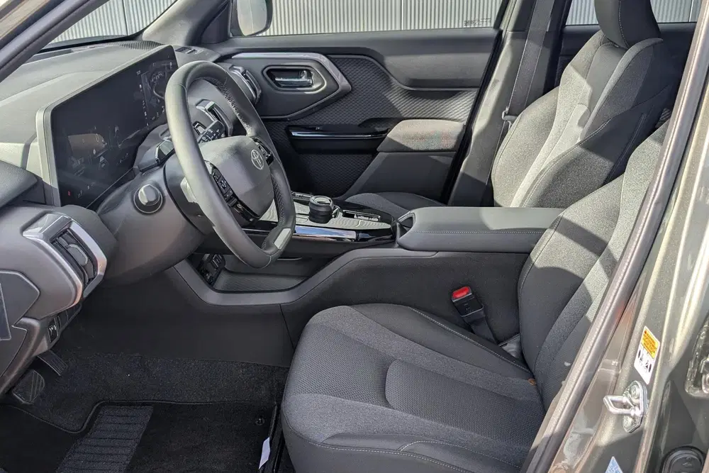 Toyota Urban Cruiser Dynamic 61 kWh Nu €3.000 uit 2026, foto 10