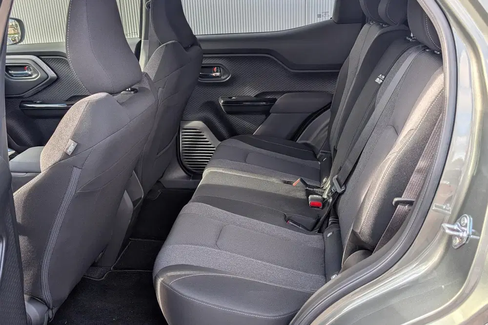 Toyota Urban Cruiser Dynamic 61 kWh Nu €3.000 uit 2026, foto 11
