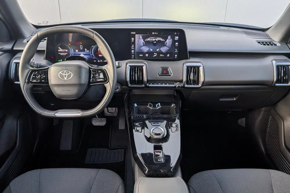 Toyota Urban Cruiser Dynamic 61 kWh Nu €3.000 uit 2026, foto 8